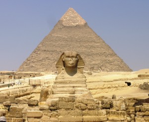 Giza_Plateau_-_Great_Sphinx_with_Pyramid_of_Khafre_in_background
